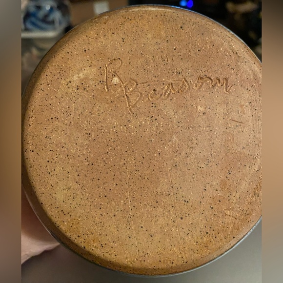 Gorgeous Signed Pottery Vase - Picture 4 of 5